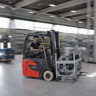 Carretillas E14 – E20 de Linde Carretilla E14 de Linde en funcionamiento