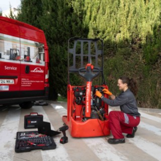 Reparación de averías con carretillas elevadoras Linde