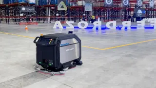 Robot fregadora y barredora Cenobots para la limpieza profesional de suelos industriales en Zaragoza