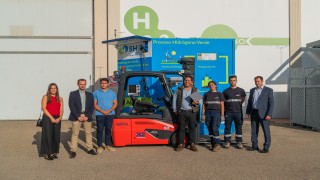 Serma, concesionario de Linde MH en Aragón y Soria, entrega la primera carretilla de hidrógeno de España en ARPA.
